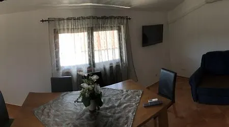 Miljak 公寓 *